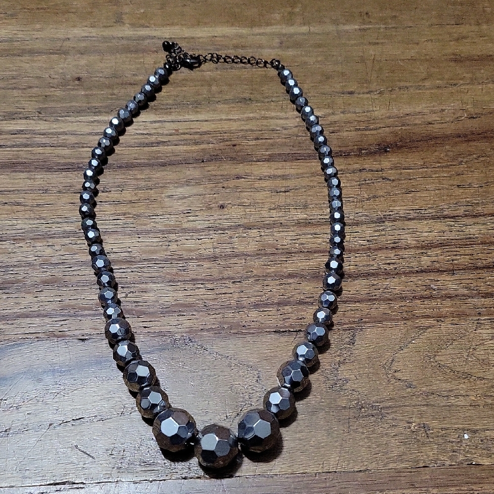Metallic Glass Beaded Necklace
